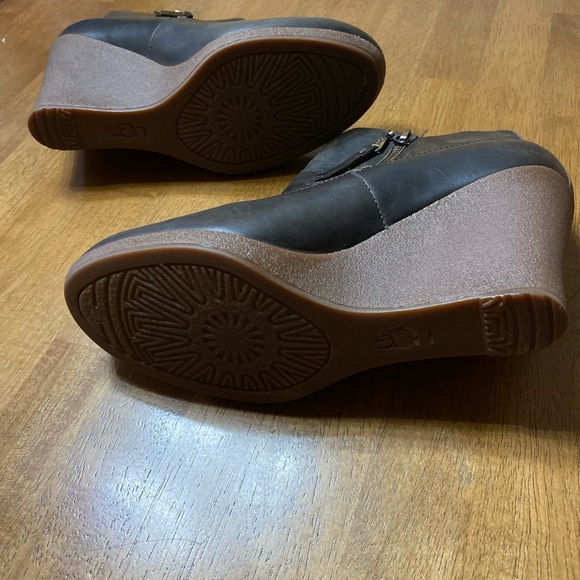 UGG Dark Brown Leather Boots Meredith Lodge Wedge Booties Zip Sides 8 - Picture 4 of 12